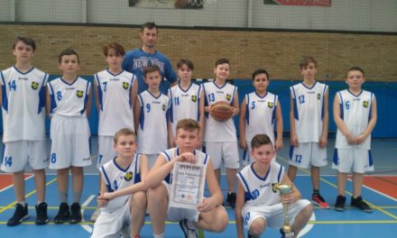 Trójka mistrzem rejonu w koszykówce chłopców.
