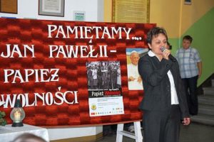 Pani dyr. E. Nowak rozpoczyna apel