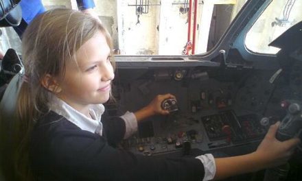 Klasa V c na lotnisku w Powidzu