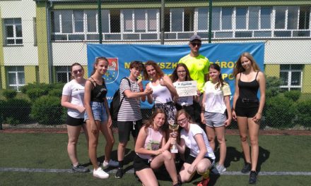 Dziewczęta najlepsze w powiecie słupeckim.