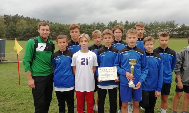 I miejsce chłopców w Sztafetowych Biegach Przełajowych