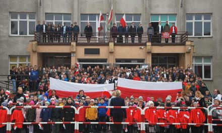Szkoła! Do Hymnu!