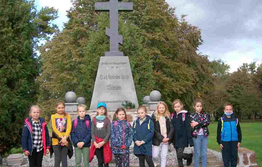 Zuchy z 3 Gromady Zuchowej „Leśne Ludki” realizują sprawność „Słupczanin”.