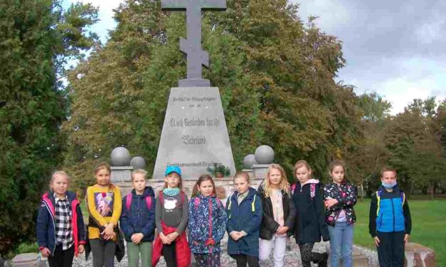 Zuchy z 3 Gromady Zuchowej „Leśne Ludki” realizują sprawność „Słupczanin”.