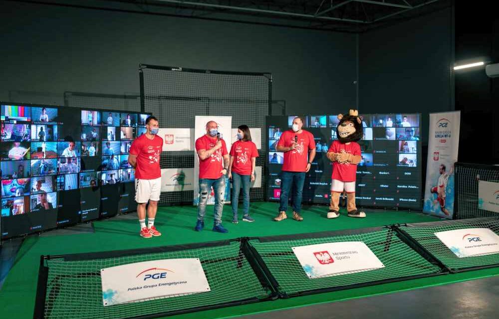 Uczniowie z Trójki na największej lekcji wf-u – online