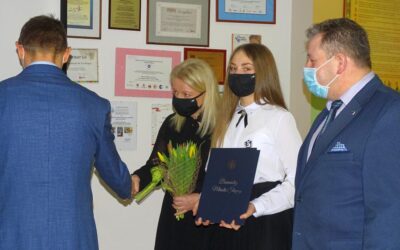 Uroczystość wręczania stypendiów dla najlepszych uczniów