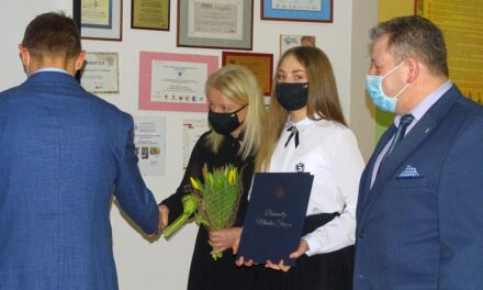 Uroczystość wręczania stypendiów dla najlepszych uczniów