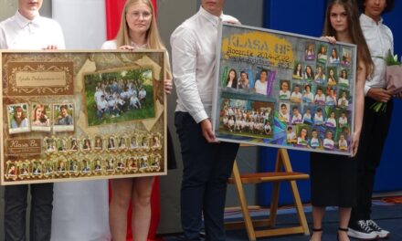 Zakończenie roku szkolnego 2021-2022 i pożegnanie absolwentów w SP3