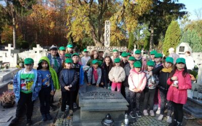 3 Gromada Zuchowa „Leśne Ludki” podczas akcji „Szkoła pamięta 2022”