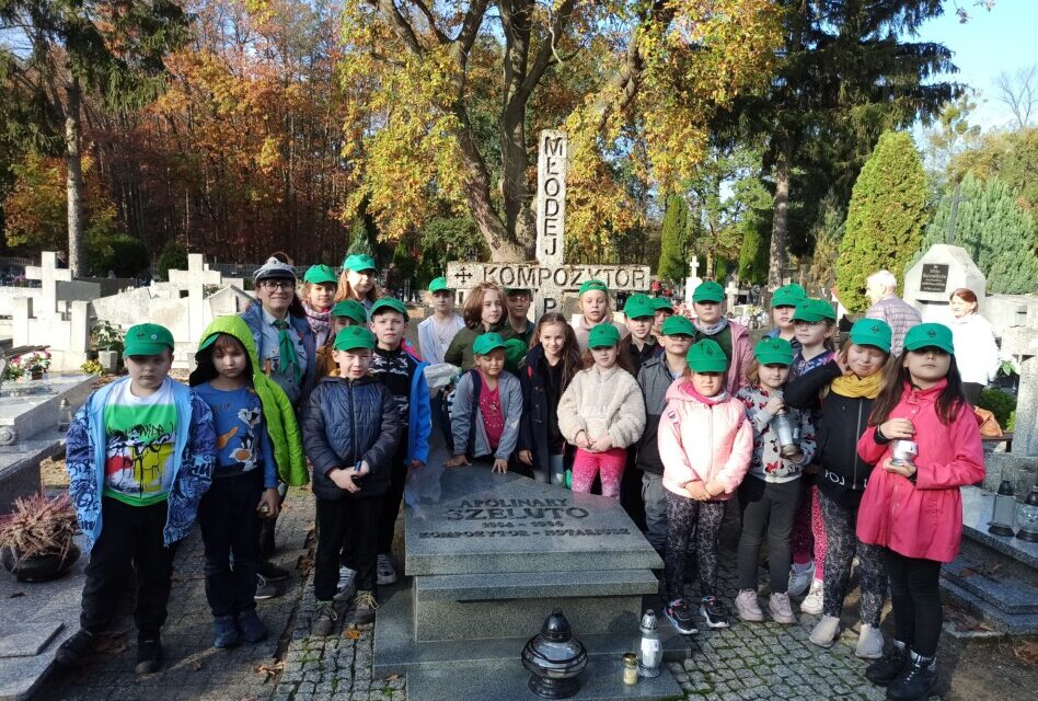 3 Gromada Zuchowa „Leśne Ludki” podczas akcji „Szkoła pamięta 2022”