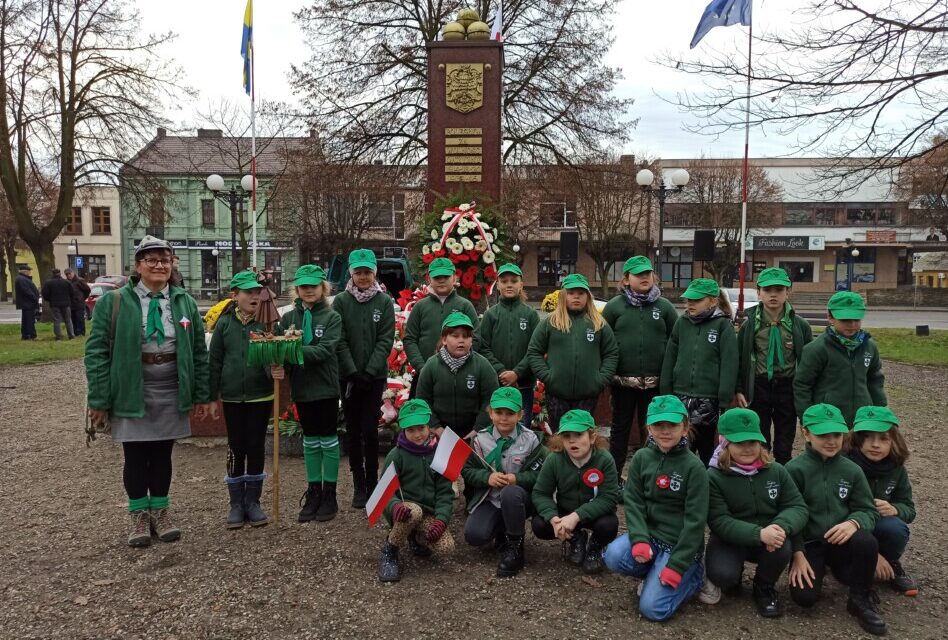 3 Gromada Zuchowa „Leśne Ludki” na obchodach Narodowego Święta Niepodległości