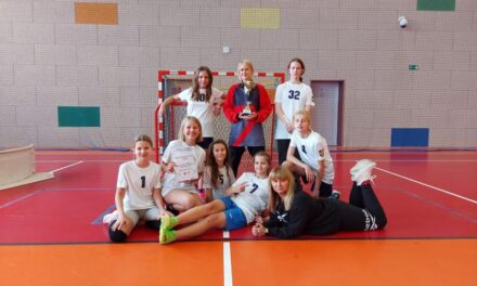 SP3 Mistrzem Powiatu w Unihokeju Dziewcząt