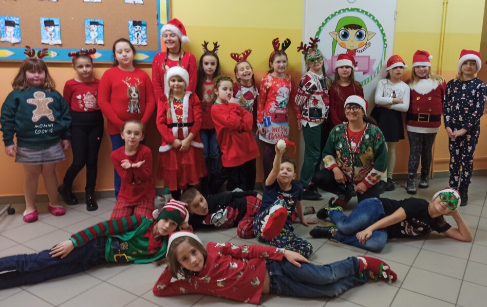 3 Gromada Zuchowa „Leśne Ludki” na „Biwaku mikołajkowym” w Żychlinie.