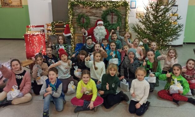 Spotkanie „Leśnych Ludków” z Mikołajem