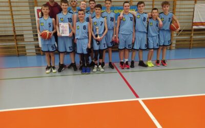 Trójka mistrzem rejonu w&nbsp;koszykówce chłopców