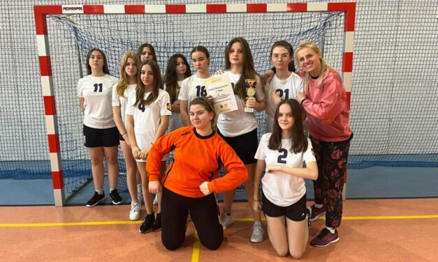 III miejsce dziewcząt w szczypiorniaku