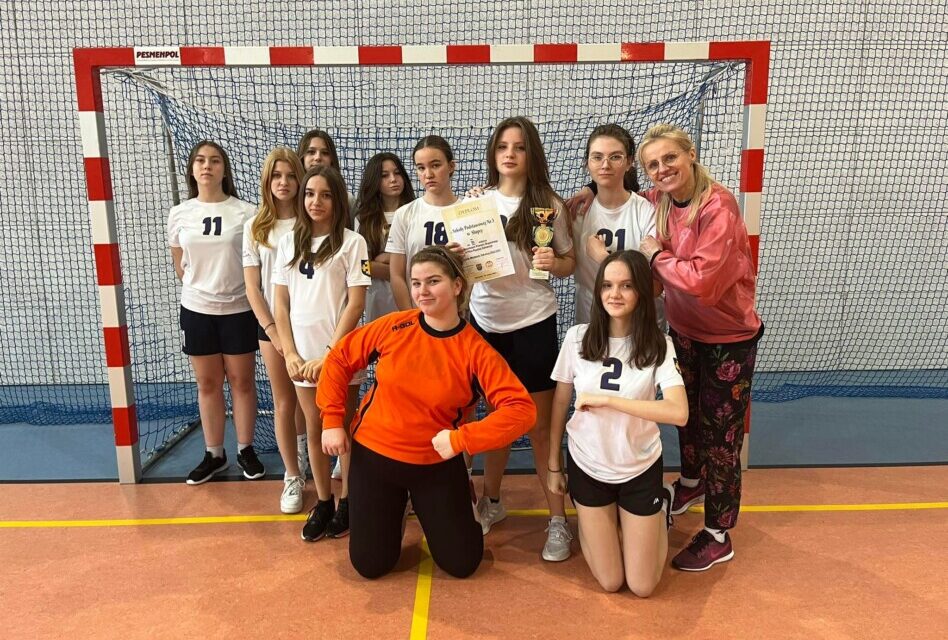 III miejsce dziewcząt w szczypiorniaku