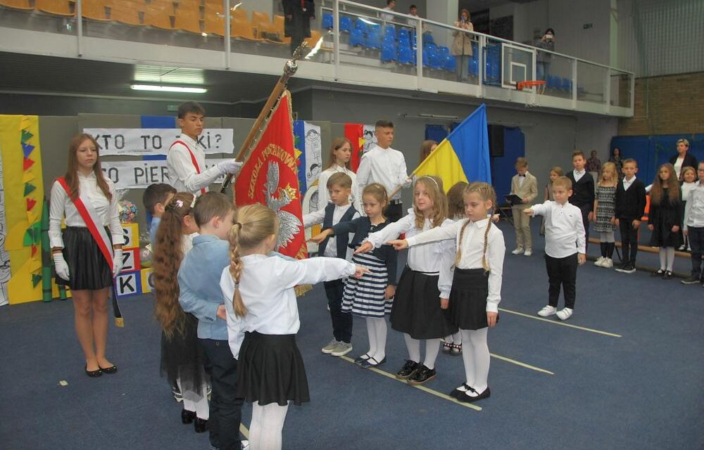 Ślubowanie pierwszoklasistów w wersji filmowej