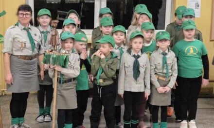 Gromada zuchowa „Leśne Ludki” na biwaku z okazji Dnia Myśli Braterskiej.