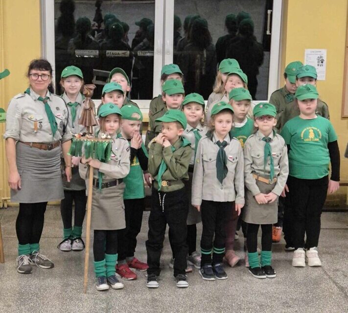 Gromada zuchowa „Leśne Ludki” na biwaku z okazji Dnia Myśli Braterskiej.
