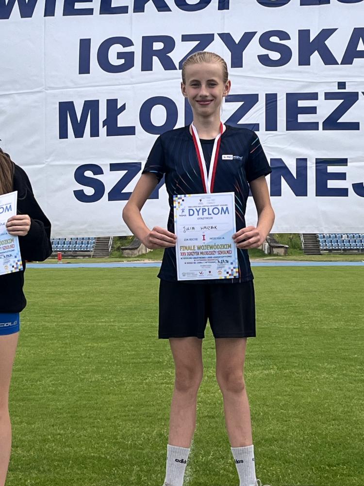 Julia Waszak zdobywa kolejny złoty medal w finale wojewódzkim.