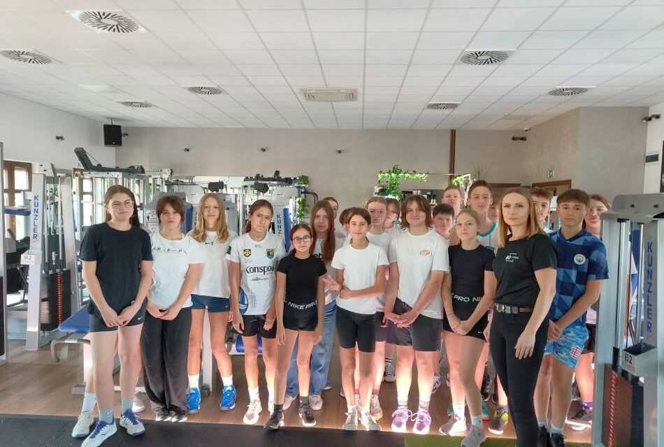 Lekcja wychowania fizycznego w siłowni