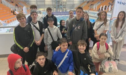 Finał Wojewódzki w drużynowym pływaniu dziewcząt i chłopców