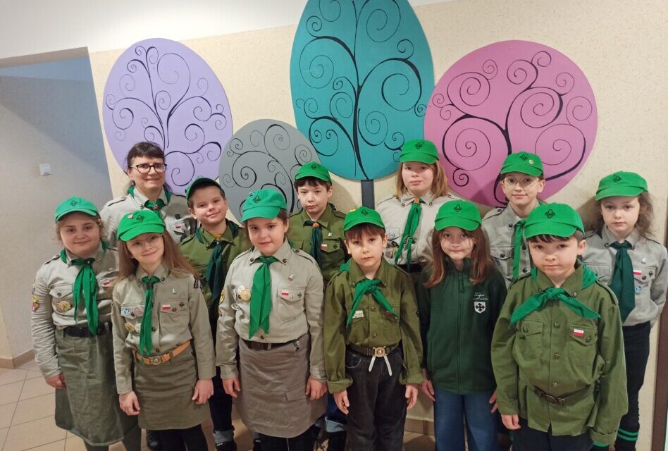 Gromada zuchowa „Leśne Ludki” na biwaku z okazji Dnia Myśli Braterskiej.