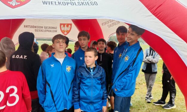 🏃♂️ 13. miejsce w finale wojewódzkim sztafetowych biegów przełajowych chłopców!