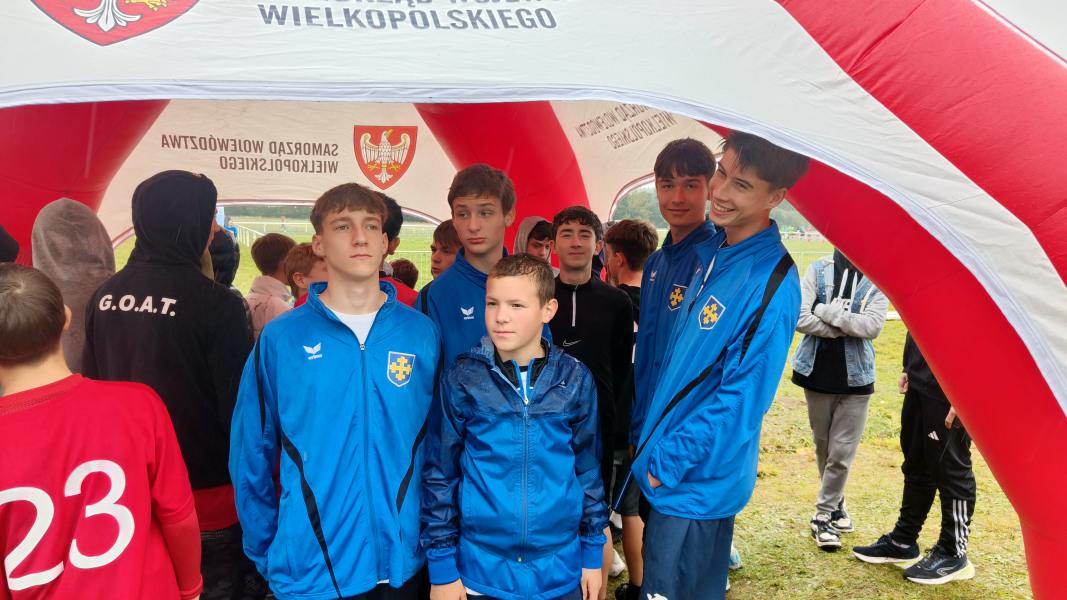 🏃♂️ 13. miejsce w finale wojewódzkim sztafetowych biegów przełajowych chłopców!
