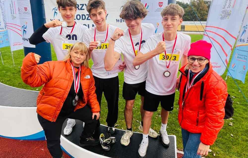 Podium chłopców w sztafecie 4×100 m