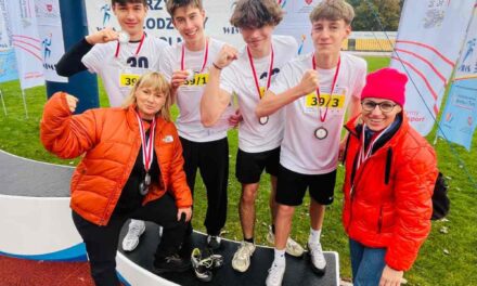 Podium chłopców w sztafecie 4×100 m