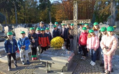 3 Gromada Zuchowa „Leśne Ludki” podczas akcji „Pamiętamy”