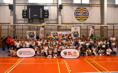 Sportowa zabawa klas 1–3 w&nbsp;Słupcy w&nbsp;ramach programu „Mały Mistrz”