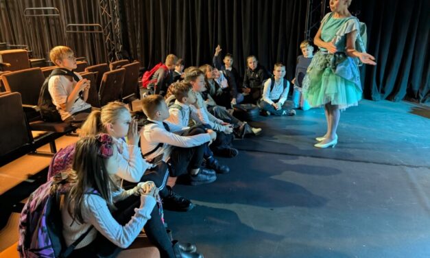 Uczniowie z klas 4a i 4d w Teatrze Animacji w Poznaniu