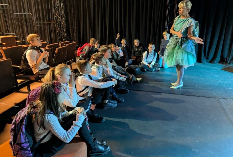 Uczniowie z klas 4a i 4d w Teatrze Animacji w Poznaniu