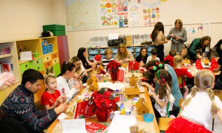 „Piernikowe domki” – wspólne warsztaty świąteczne dzieci i rodziców