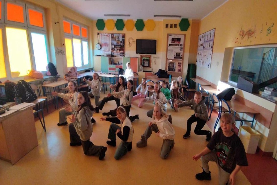 Muzykoterapia i&nbsp;choreoterapia – zajęcia terapeutyczne w&nbsp;SP3
