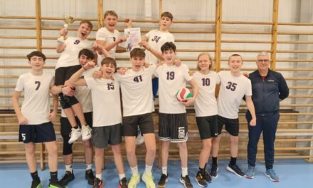 Mistrzostwa Powiatu Słupeckiego w&nbsp;Piłce Siatkowej Chłopców- złoto również dla SP3 Słupca. 