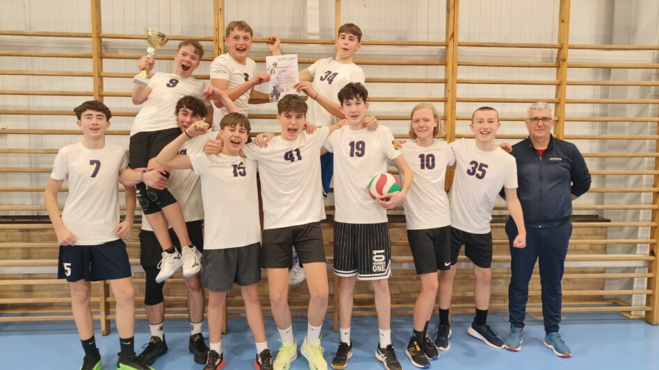 Mistrzostwa Powiatu Słupeckiego w&nbsp;Piłce Siatkowej Chłopców- złoto również dla SP3 Słupca. 