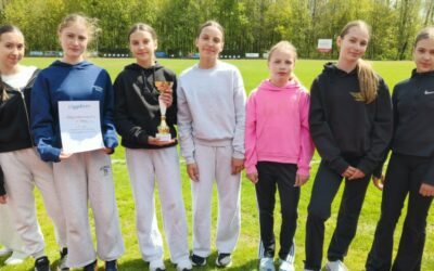 Sukces dziewcząt z&nbsp;SP nr&nbsp;3 w&nbsp;Mistrzostwach Powiatu w&nbsp;Czwórboju Lekkoatletycznym