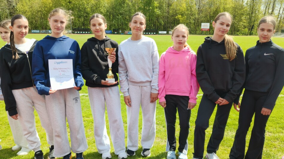 Sukces dziewcząt z&nbsp;SP nr&nbsp;3 w&nbsp;Mistrzostwach Powiatu w&nbsp;Czwórboju Lekkoatletycznym