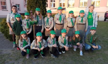 3 Gromada Zuchowa „Leśne Ludki” na biwaku Namiestnictwa Zuchowego z okazji Dnia Zucha ” W&nbsp;galerii sztuki” w Wilczynie.