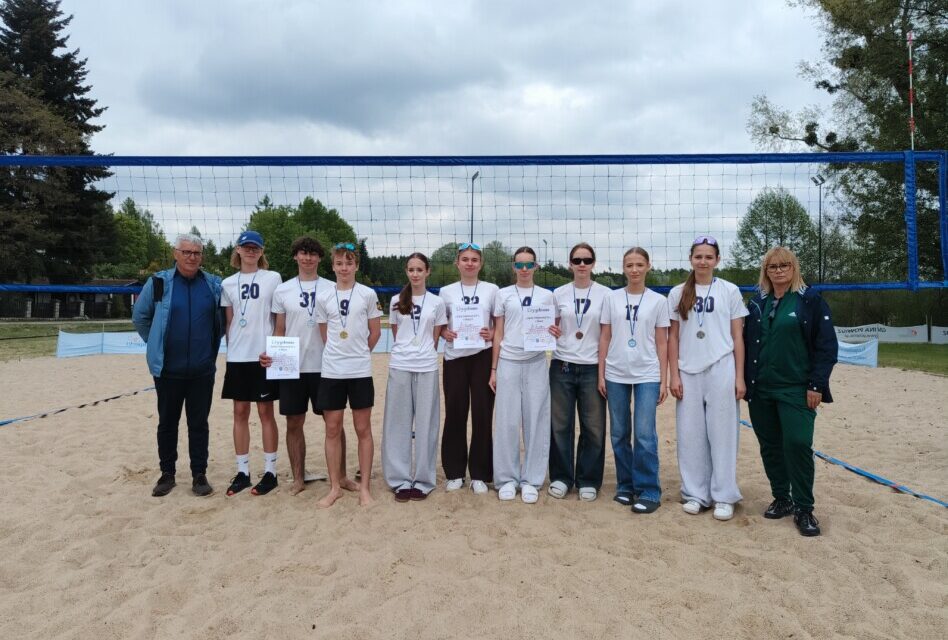 Sukces młodzieży z&nbsp;SP3 Słupca w&nbsp;Mistrzostwach Powiatu w&nbsp;Siatkówce Plażowej- złoto dla chłopców i&nbsp;srebro dla dziewcząt